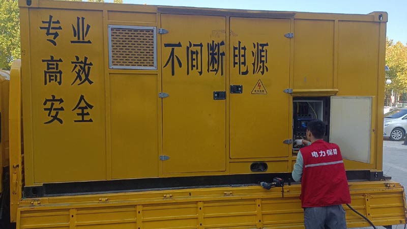 莱芜柴油发电机组和UPS电源配合使用时，如何避免切换过程中的电力中断？